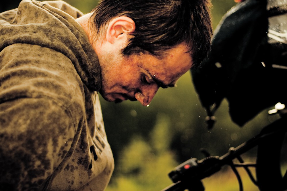 на съемках продолжения рокки нас застал дождь, мы пытались спасти дорогую камеру, при этом досняв нужное