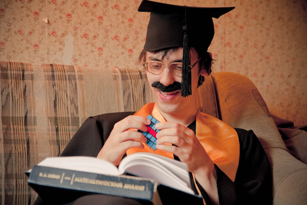 его жизнь — это боль и усы