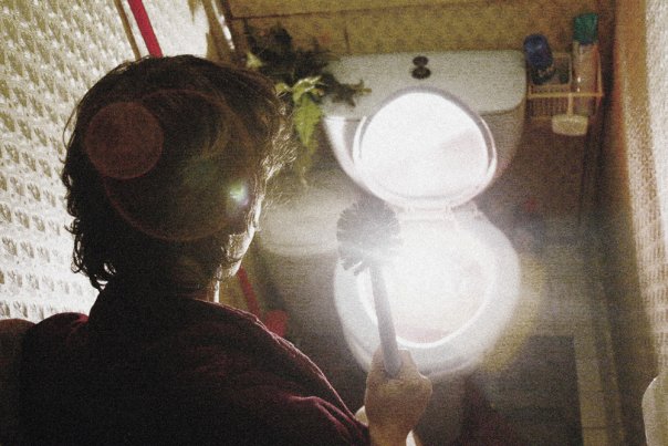 если бы Джонни знал, что при ночном походе в туалет запечатлит зарождение новой галактики, то поссал бы в аквариум.